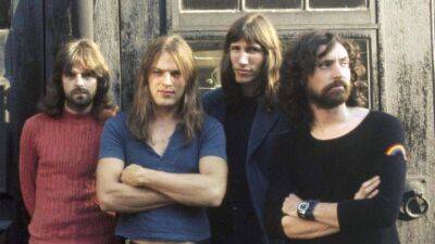 Роджер Уотерс - Рушить ли стену? История создания песни Pink Floyd «Another Brick in the Wall» - lifehelper.one - Англия