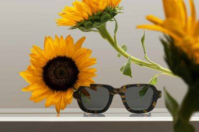 Річ дня: окуляри з квітів українського бренду Ochis - vogue.ua