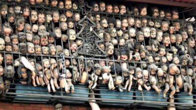 Жуткий кукольный балкон в Каракасе — как декорации из фильма ужасов - chert-poberi.ru - Каракас - Венесуэла