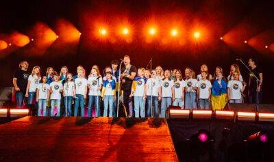 Гурт Coldplay виступив з дитячим хором з України - vogue.ua - місто Берлин