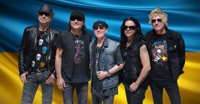 Вокалист группы Scorpions Клаус Майне поднял флаг Украины на недавнем концерте - lifehelper.one - Россия - Москва - Украина - Тель-Авив