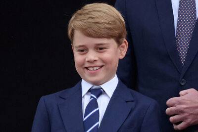 Кейт Миддлтон - королева Елизавета - принц Луи - принц Джордж - Kate Middleton - Опубликован новый портрет принца Джорджа в честь его 9-летия - spletnik.ru - Россия - county Prince George