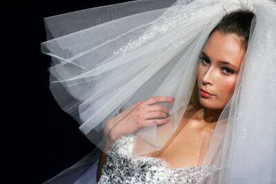 Які весільні сукні Елі Сааб створював у нульових - vogue.ua