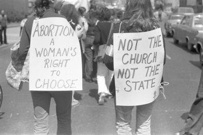 Крок назад: скасування конституційного права на аборт у США - vogue.ua - Сша