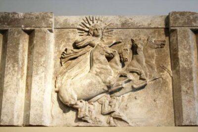 Кем был греческий бог Гелиос и как гонял солнце на своей колеснице - chert-poberi.ru - Греция