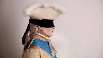 Перший погляд: Джонні Депп в образі короля Людовика XV - vogue.ua