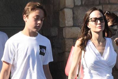 Анджелина Джоли - Брэд Питт - Angelina Jolie - Off-duty. Анджелина Джоли с подросшим сыном Ноксом на шопинге в Лос-Фелисе - spletnik.ru - Россия - Афганистан
