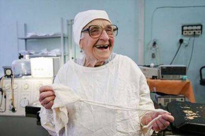 Ей 90, но она все еще проводит по 4 операции в день! - lublusebya.ru - Рязань