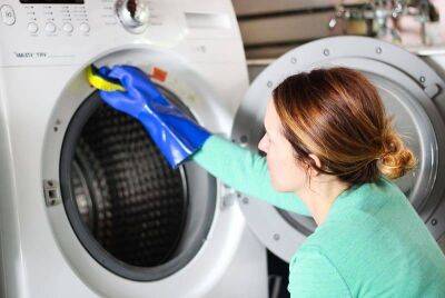 Убрать запах затхлости и плесени из стиральной машины поможет копеечное средство. Берём на заметку - lifehelper.one