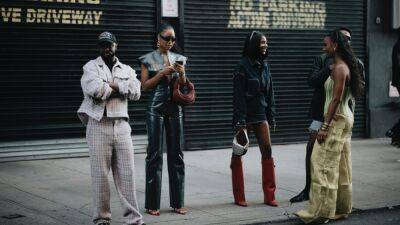 Tom Ford - Streetstyle: як одягаються гості на Тижні моди в Нью-Йорку - vogue.ua