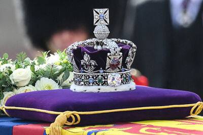 принц Гарри - Кейт Миддлтон - принцесса Беатрис - принц Уильям - Эдоардо Мапелли Моцци - принц Эндрю - принц Чарльз - принц Эдвард - принцесса Евгения - принцесса Анна - Камилла Паркер-Боулз - Джон Бруксбэнк - графиня Софи - Елизавета Королева (Ii) - Майк Тиндалл - король Карл III (Iii) - В Лондоне проходит прощание с королевой Елизаветой II - spletnik.ru - Лондон - Англия