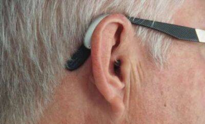 Махатма Ганди - Студенту-медику имплантировали Bluetooth-устройство в ухо, чтобы списать на экзамене - chert-poberi.ru - Индия