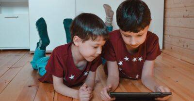 Британські вчені з’ясували справжні наслідки соціальних мереж для дітей - womo.ua