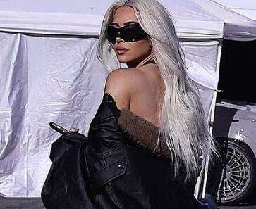Ким Кардашьян - Kim Kardashian - Оголенная попа Ким на обложке журнала Interview - starslife.ru - Сша