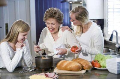 «Слушай маму и вари суп». 7 «правил жизни», которые давно устарели - aif.ru
