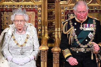 королева Елизавета II (Ii) - принц Чарльз - Камилла Паркер-Боулз - Elizabeth Ii II (Ii) - король Карл III (Iii) - Почему принц Чарльз стал Карлом III и что ждет фунт стерлинга: как смерть Елизаветы II изменила британскую монархию - spletnik.ru - Россия - Англия