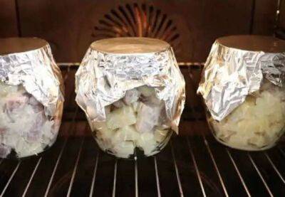 Разложили картошку с мясом по банкам и ставим в духовку: ужин без мытья посуды - milayaya.ru