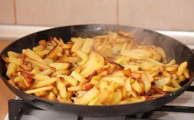 Подогреваем вчерашнюю жареную картошку за 30 секунд с маслом и она снова хрустит - lublusebya.ru