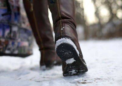 Что делать, если потеют и мерзнут ноги в зимней обуви: простой способ решения проблемы - lifehelper.one