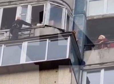 Герои не носят плащи: полицейский залез на крышу и отговорил девушку от самоубийства - porosenka.net