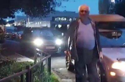 В Петербурге пенсионер с саблей напал на водителя - porosenka.net - Санкт-Петербург