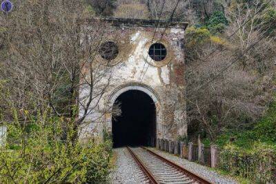 Заброшенный вокзал между двух тоннелей в Абхазии - porosenka.net - Апсны