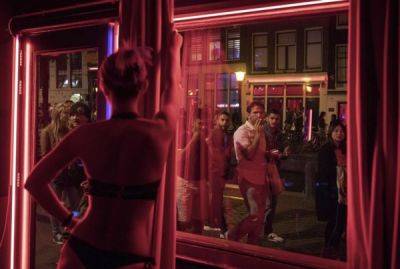 Секс-работницы устроили митинг против переноса «квартала красных фонарей» - porosenka.net - Голландия - Амстердам