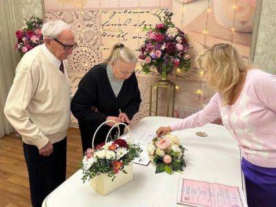 Бес в ребро: в Нижнем Новгороде поженились 100-летний жених и 75-летняя невеста - porosenka.net - Россия - Белоруссия - Нижний Новгород
