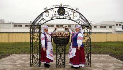Памятник картошке открыли в Беларуси - fokus-vnimaniya.com - Белоруссия - Бобруйск