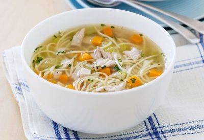 Как быстро сварить куриный суп с вермишелью, если нет времени: берём на заметку - nashsovetik.ru