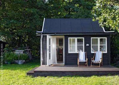 Домик (25 м2) в Швеции для 4 человек: такой построить может каждый! Черный снаружи и белый внутри - milayaya.ru - Швеция