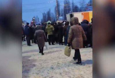 «Очередь как в Мавзолей при коммунизме»: сотни россиян выстроились в очередь за яйцами - porosenka.net - Ссср