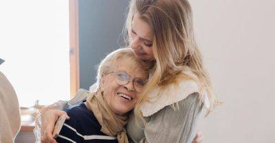 Алиса Фрейндлих - Анна Тарасова - Алисе Фрейндлих исполнилось 89 лет, внучка очень трогательно поздравила бабушку с днем рождения - takprosto.cc - Санкт-Петербург