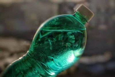 Почему бутылку с минералкой надо хранить перевернутой: интересный лайфхак - lifehelper.one