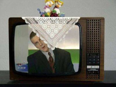 Зачем советские хозяйки накрывали телевизоры салфетками, а теперь за ними повторяют китаянки - milayaya.ru - Ссср - Китай - Россия