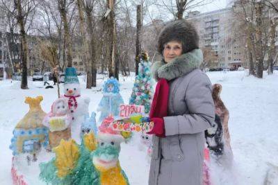 В Новосибирске 82-летняя пенсионерка слепила 20 новогодних скульптур из снега - porosenka.net - Новосибирск
