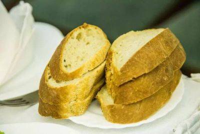 Как правильно хранить хлеб, чтобы он долго не черствел: простая хитрость - lifehelper.one