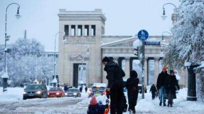 Getty Images - В Европе преодолевают последствия невиданного снегопада, в Британии похолодало до -12°С - fokus-vnimaniya.com - Чехия - Германия - Англия - Австрия