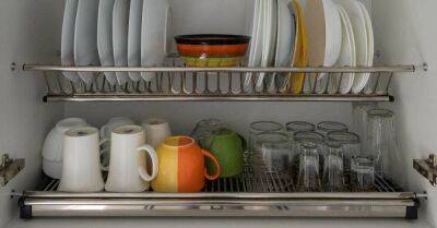 Как грамотно расставить стаканы и чашки в шкафу, есть только один правильньй вариант - lifehelper.one