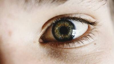Мужчины с каким цветом глаз изменяют своим женщинам чаще всего - gurutest.ru