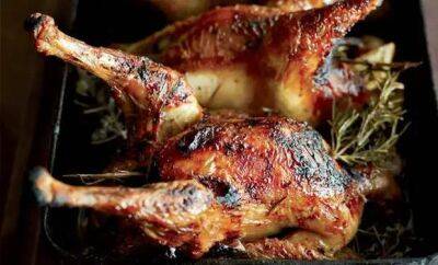 Запекаем курицу целиком: 10 поварских рецептов с повышенной сочностью - lublusebya.ru