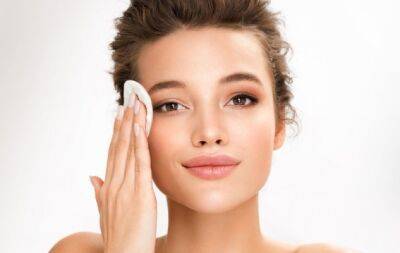 Как и чем смывать? 6 лучших средств для снятия макияжа с глаз - hochu.ua