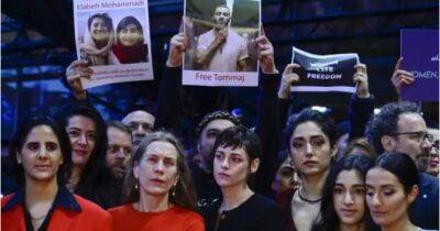 Кристен Стюарт - Крістен Стюарт вийшла на протести проти іранського режиму - womo.ua - Иран - Іран