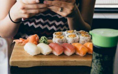 Рецепт суши для ленивых: коврик для скручивания не понадобится - hochu.ua