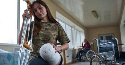 Втратила ногу після російського обстрілу: вражаюча історія 18-річної дівчини, яка добровільно вступила до лав ЗСУ - womo.ua