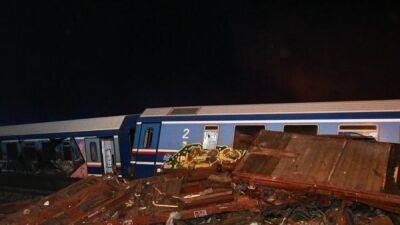 В Греции столкнулись грузовой и пассажирский поезда. Погибли 26 человек, десятки пострадали - fokus-vnimaniya.com - Греция