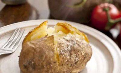 Минутные блюда из микроволновки: запекли картофель вкуснее чем в духовке - lublusebya.ru