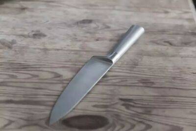 Как заточить кухонный нож, если нет точильного бруска: поможет вещь, которая найдется на любой кухне - belnovosti.by