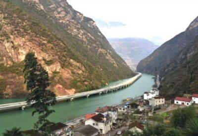 Зачем в Китае построили дорогу по реке? - chert-poberi.ru - China - провинция Хубэй