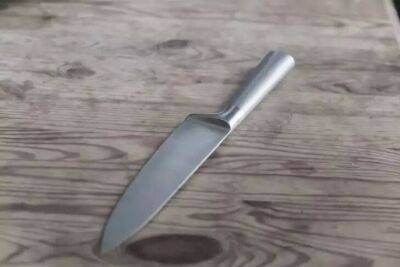 Как заточить кухонный нож, если нет точильного бруска: поможет вещь, которая найдется на любой кухне - lifehelper.one